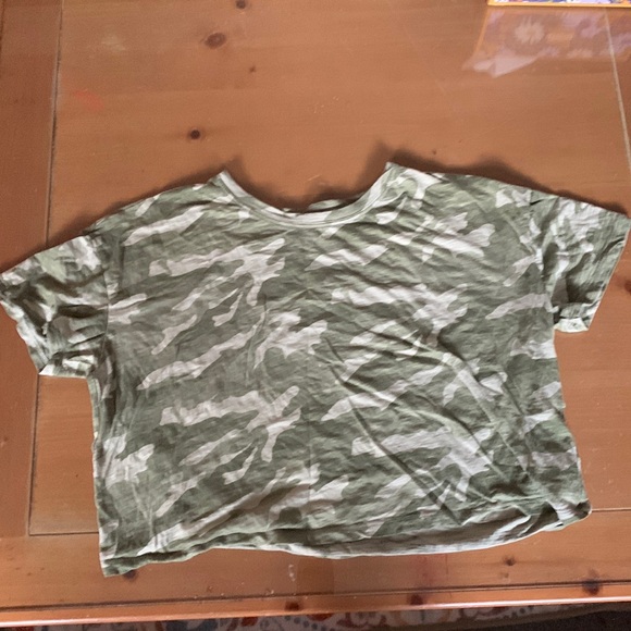 Loose Short-Sleeve Crop T-Shirt - Picture 2 of 3